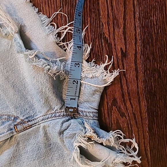 Levi's 501 Women's W32 Light Wash Button Fly Distressed Blue Jean Denim Shorts - Picture 10 of 16